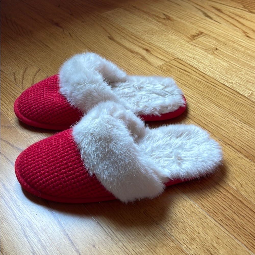 Cozy Red Women's Slippers with Faux Fur Lining